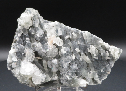 Glasklare Apophylitwürfel auf schwarzgrauem Chalcedon-Stalaktiten 386g , Nashik /Indien