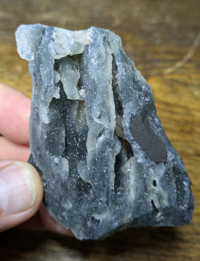 Schwarzgraue Chalcedon-Stalaktiten 135g , Nashik /Indien