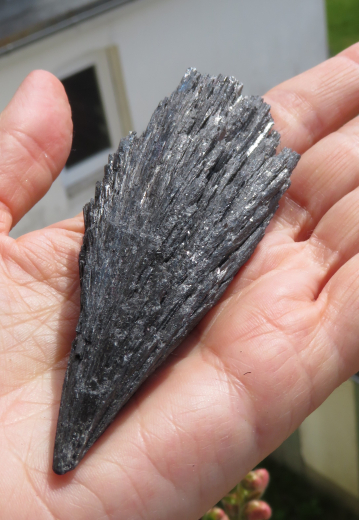 Schwarze Kyanit Feder 70g, Ribeiruo da Falha / Brasilien