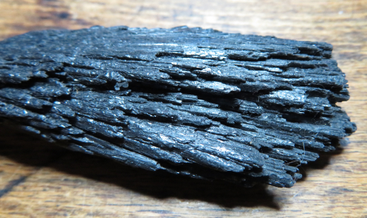 Schwarze Kyanit Feder 70g, Ribeiruo da Falha / Brasilien