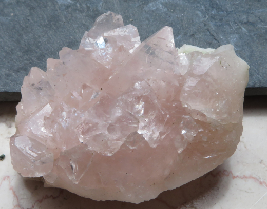 Seltener rosa Apophyllit auf Chalcedon 60g, Sakwa / Indien !!!
