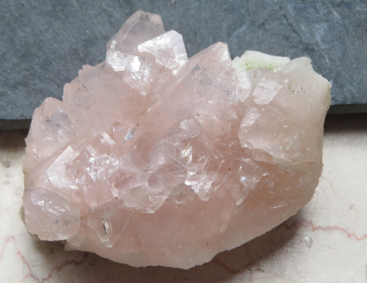 Seltener rosa Apophyllit auf Chalcedon 60g, Sakwa / Indien !!!