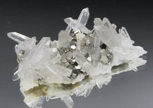 Pyrit mit Bergkristall Kleinstufe, Sumatra / Indonesien