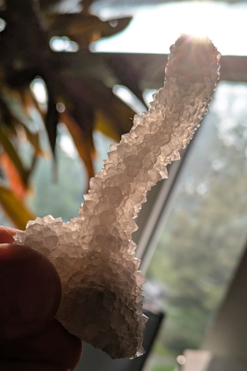 Quarz auf botryoidaler Chalcedon-Stalaktitenformation, Chandwad / Indien