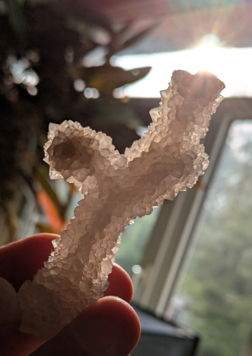 Blumen für die Braut! Quarz auf botryoidaler Chalcedon-Stalaktitenformation, Chandwad / Indien