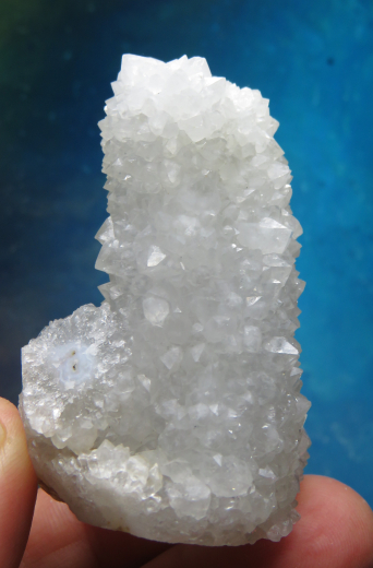 Quarz auf botryoidaler Chalcedon-Stalaktitenformation, Chandwad / Indien