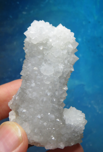 Quarz auf botryoidaler Chalcedon-Stalaktitenformation, Chandwad / Indien