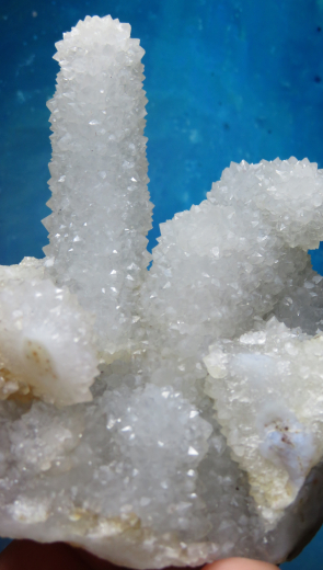 Quarz auf botryoidaler Chalcedon-Stalaktitenformation 229g, Chandwad / Indien