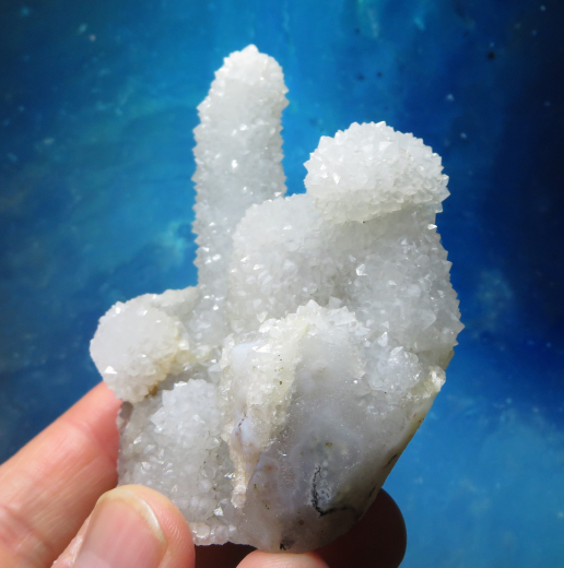 Quarz auf botryoidaler Chalcedon-Stalaktitenformation 229g, Chandwad / Indien