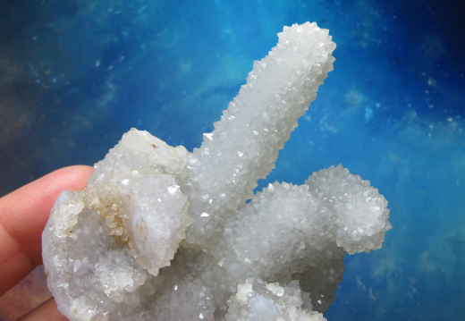 Quarz auf botryoidaler Chalcedon-Stalaktitenformation 229g, Chandwad / Indien