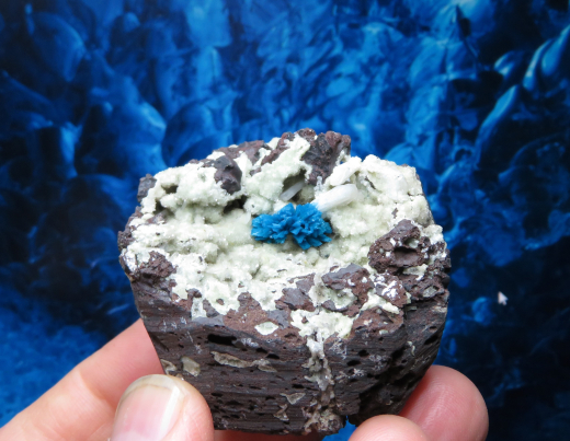 Cavansit + Stilbit auf Heulandit mit Matrix, Puna / Indien