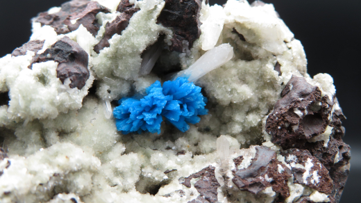 Cavansit + Stilbit auf Heulandit mit Matrix, Puna / Indien