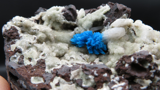 Cavansit + Stilbit auf Heulandit mit Matrix, Puna / Indien