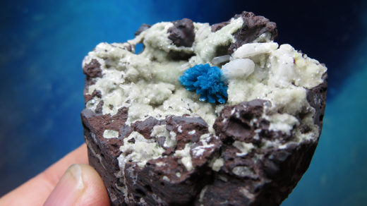 Cavansit + Stilbit auf Heulandit mit Matrix, Puna / Indien