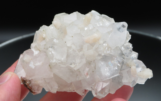 Glänzend klare Apophylit-Stufe mit Stilbit + Powellit! Jalgaon / Indien