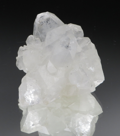 Glänzend klare Apophylit-Stufe mit Powellit! Jalgaon / Indien