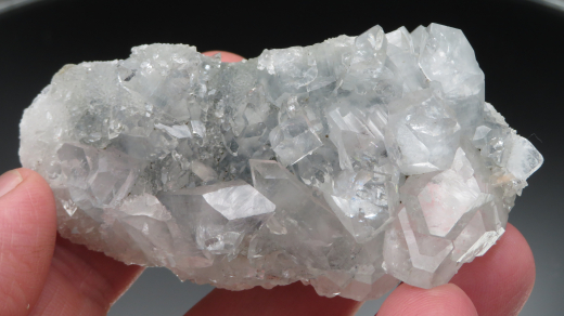 Glänzend klare Apophylit-Stufe mit Powellit! Jalgaon / Indien