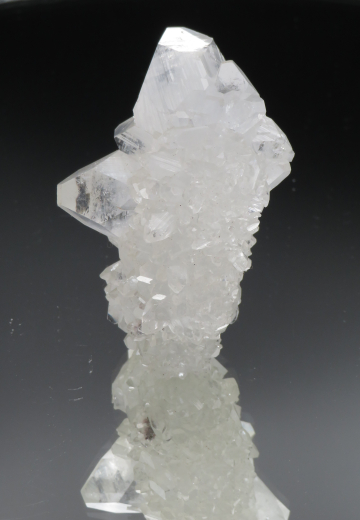 Glänzend klare Apophylit-Stufe auf Gipskristall mit Powellit!!! Jalgaon / Indien