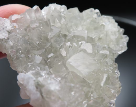 Chabasit in 2 Wuchsformen!, fluoreszierend, Pakistan