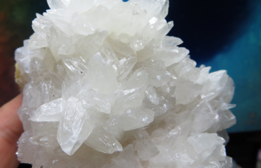 Dogtooth - Calcit Stufe, weiß, fluoreszierend, 471g, Indonesien