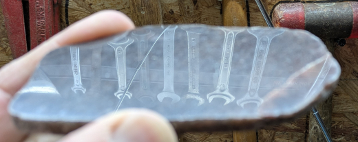 Quarzit Scheibe violett mit Glimmer, poliert, Ostsee/Deutschland