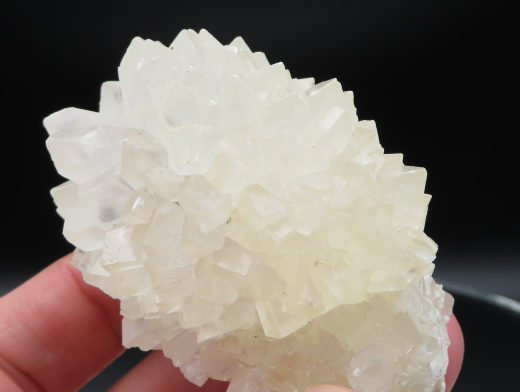 Dogtooth-Calcit Igel, floureszierend, 224g, Indonesien