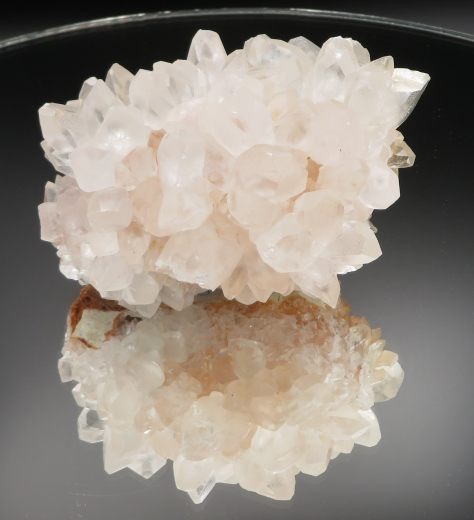 Dogtooth-Calcit Igel weiß/rosa, floureszierend, 375g, Indonesien