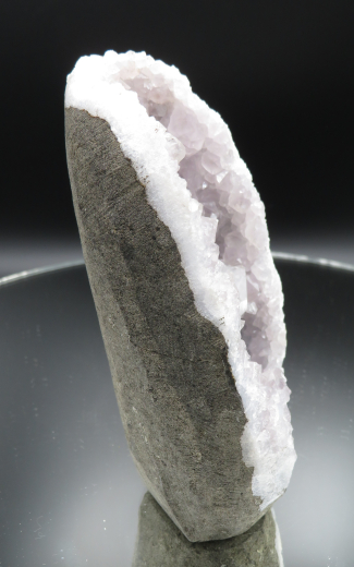 Kristalldruse aus blassem Amethyst + einem Doppelender-Apophylit! 562g , Indien