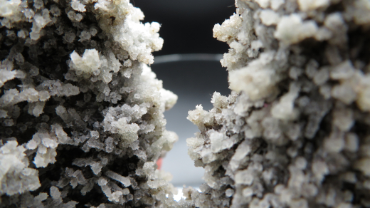 Prehnit auf bunten Stalaktiten 333g, Chalisgaon /Indien