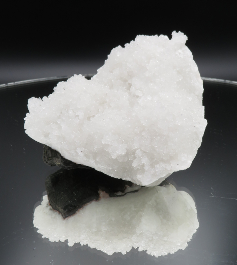 Schneeweiße Quarzkristalle auf Matrix, 240g, Wagholi / Indien