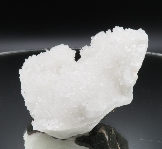 Schneeweiße Quarzkristalle auf Matrix, 240g, Wagholi / Indien