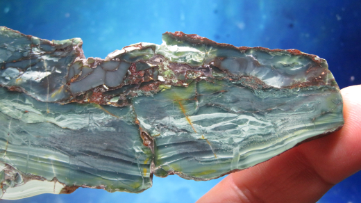 Gebänderter, grüner Jaspis mit Pyrit, Sumatra / Indonesien