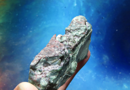 Gebänderter, grüner Jaspis mit Pyrit, Sumatra / Indonesien