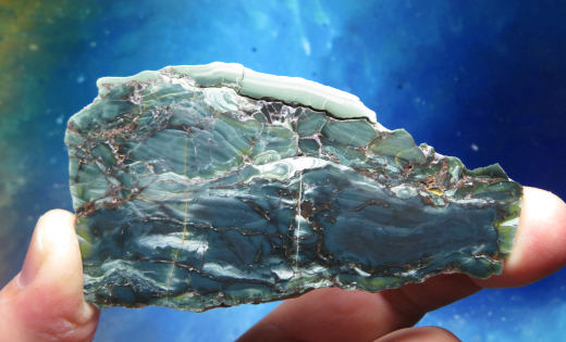 Gebänderter, grüner Jaspis mit Pyrit, Sumatra / Indonesien