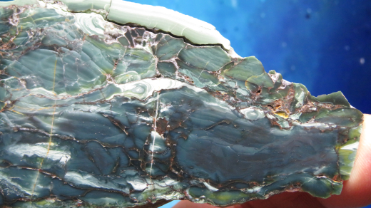 Gebänderter, grüner Jaspis mit Pyrit, Sumatra / Indonesien