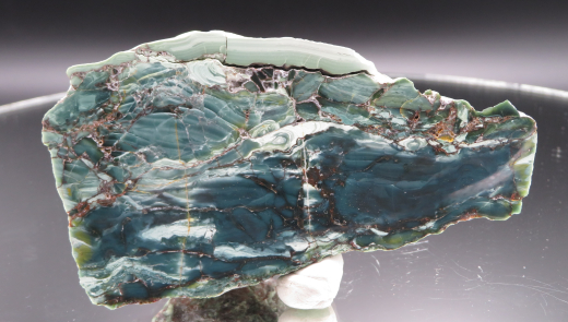 Gebänderter, grüner Jaspis mit Pyrit, Sumatra / Indonesien