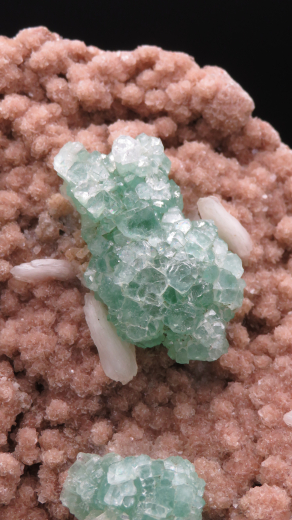 Fluorapophyllit-(K) Discokugeln auf Heulandit, 810g, Rahuri/Indien