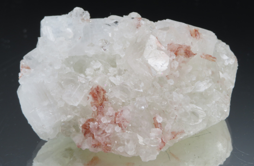 Roter Heulandit + weißer Prehnit auf Apophylit, 70g, Puna /Indien