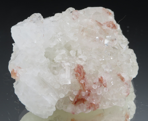 Roter Heulandit + weißer Prehnit auf Apophylit, 70g, Puna /Indien