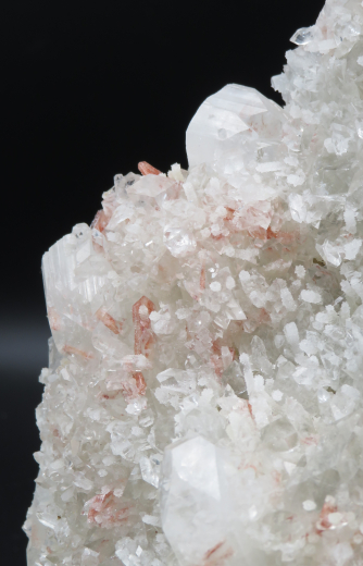 Museumsstufe roter Heulandit + weißer Prehnit auf Apophylit, 1752g, Puna /Indien