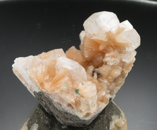 Stilbitbündel mit prismatischem Apophylit, 92g, Sangamner / Indien
