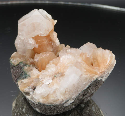 Stilbitbündel mit prismatischem Apophylit, 92g, Sangamner / Indien