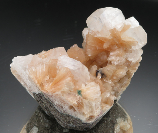 Stilbitbündel mit prismatischem Apophylit, 92g, Sangamner / Indien
