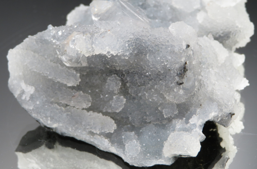 Glasklare Apophylit-Doppelender auf blaugrauem Chalcedon-Stalaktiten , Nashik /Indien