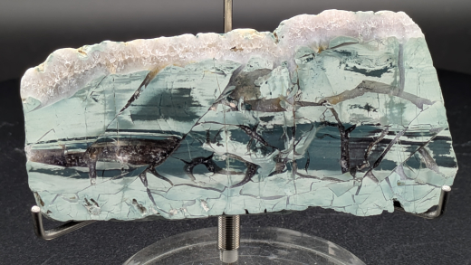 Gebänderte, grüne Jaspi-Brekkzie mit Quarz, 88g, Sumatra / Indonesien