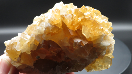 Goldgelber Honig-Calcit mit weißen Täfelchen 335g , Fujian / China, 1A Qualität!