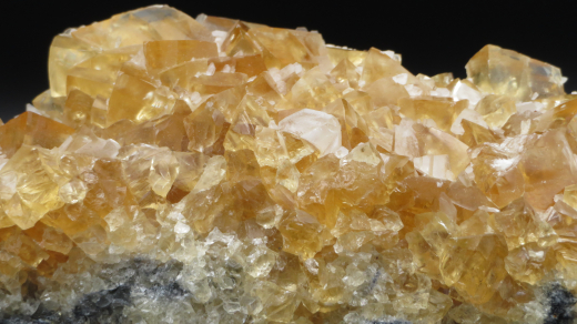 Goldgelber Honig-Calcit mit weißen Täfelchen 765g , Fujian / China, 1A Qualität!