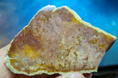 Elfenflügel-Achat / Versteinerte Koralle 112g, Indonesien