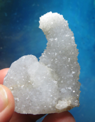 Quarz auf botryoidaler Chalcedon-Stalaktitenformation, Chandwad / Indien