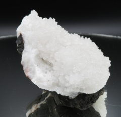 Schneeweiße Quarzkristalle auf Matrix, 240g, Wagholi / Indien